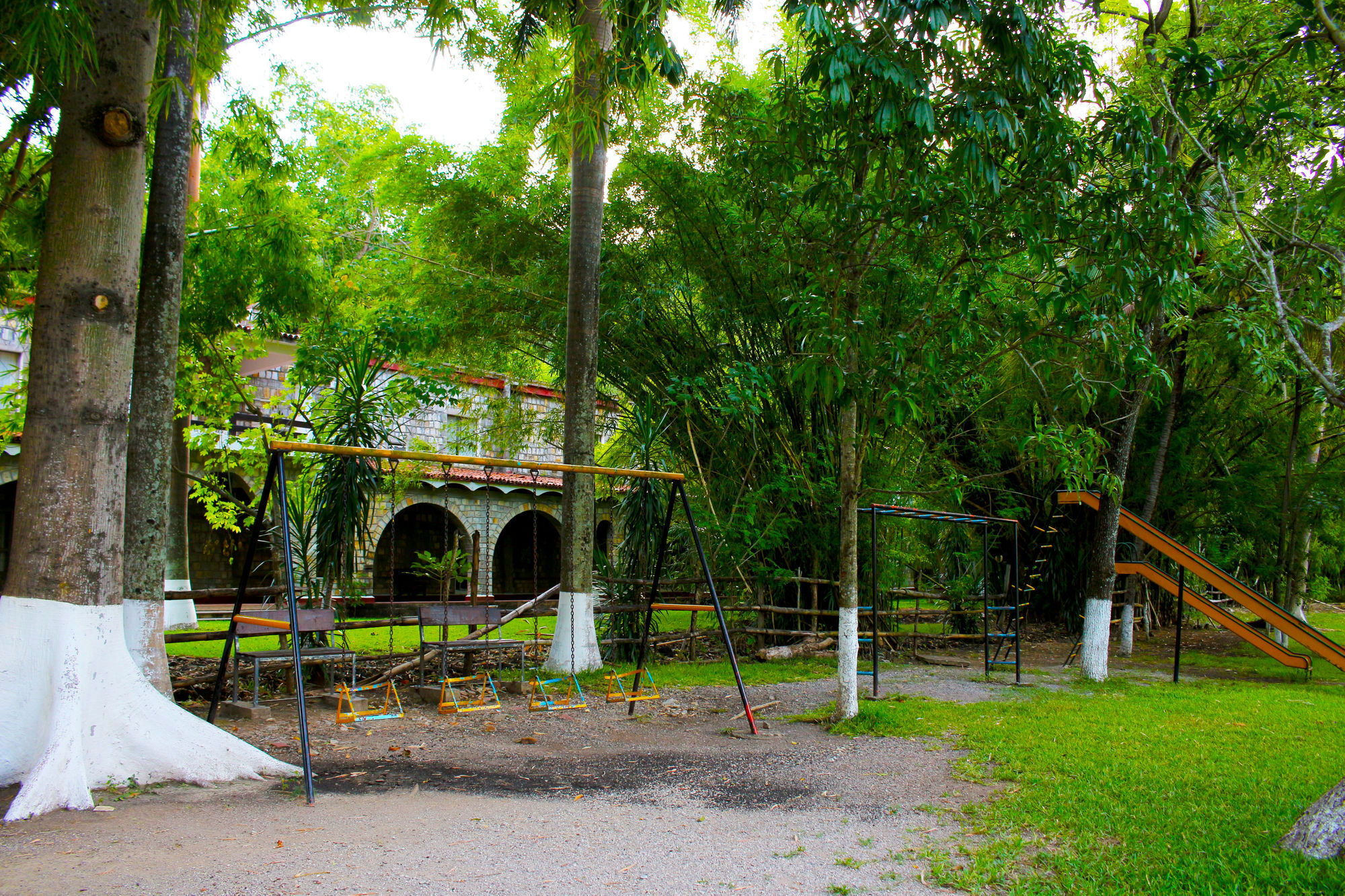 Hotel Spa Taninul Los Puentes Exterior photo